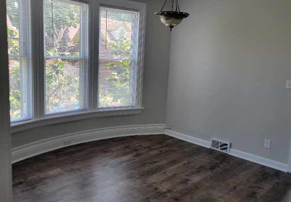 701 W 8 ST