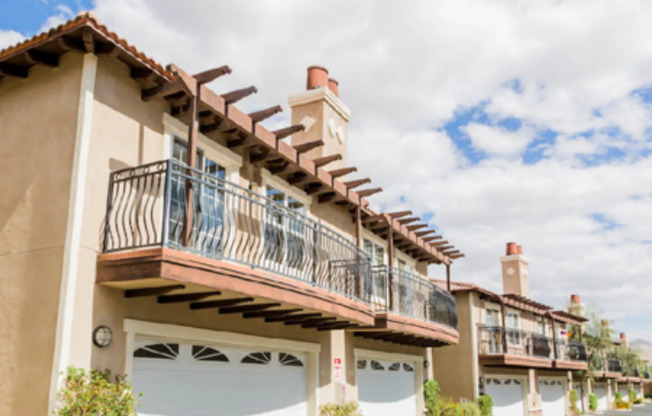 Willow Crest Townhome Apartments