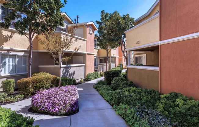 FIND YOUR WAY HOME TO CORNERSTONE APARTMENT HOMES IN PITTSBURG, CA