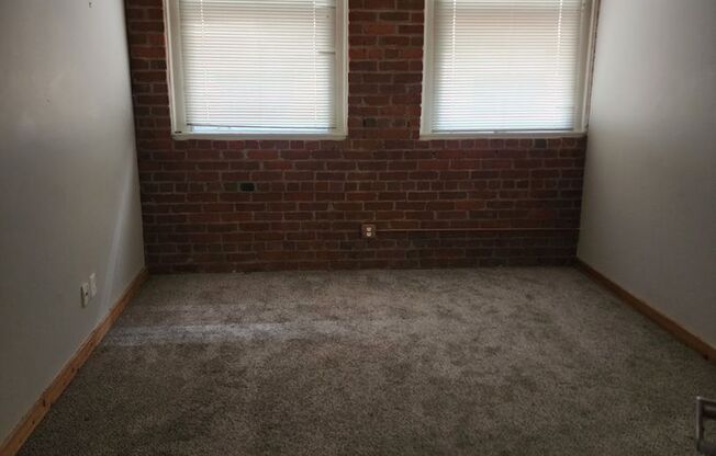 3 beds, 2 baths, 1,304 sqft, $1,650, Unit 812