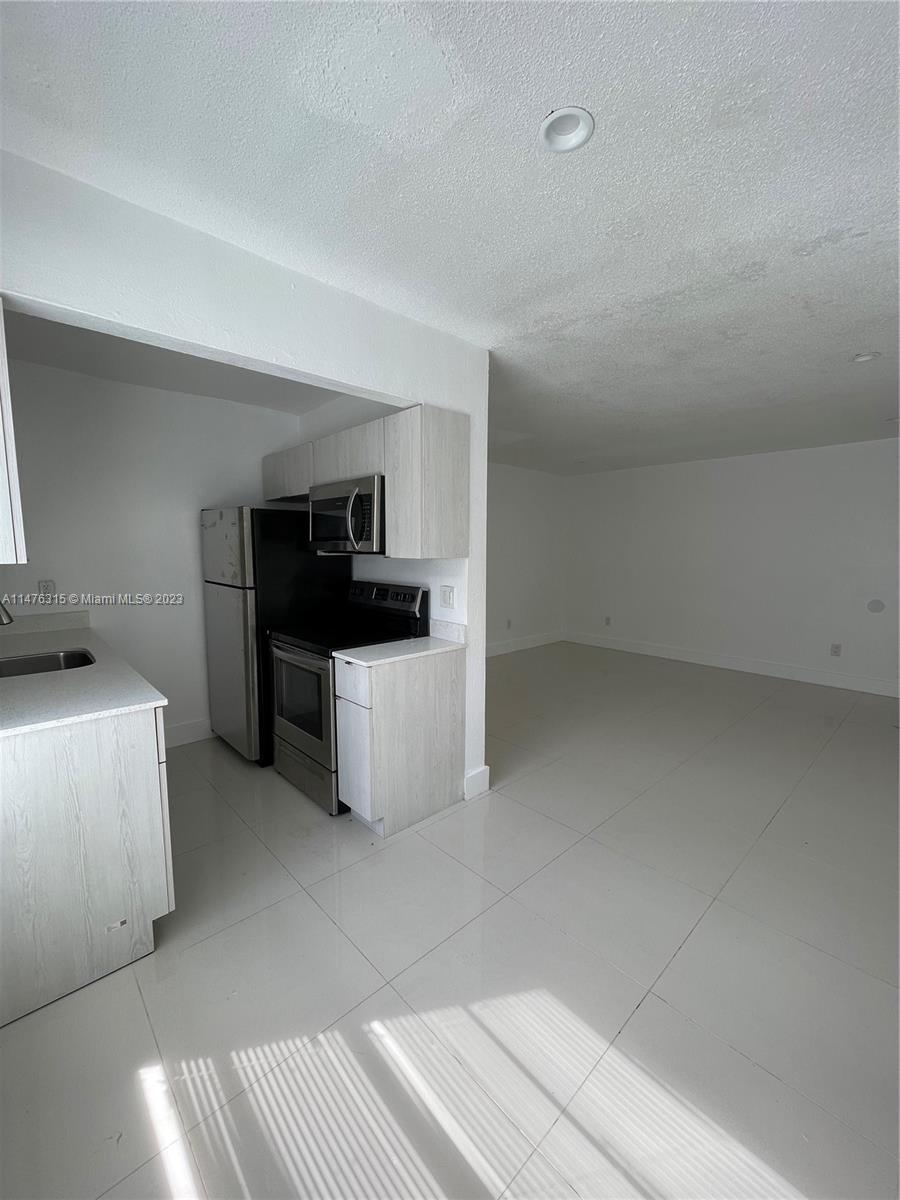 552 NE 61 ST