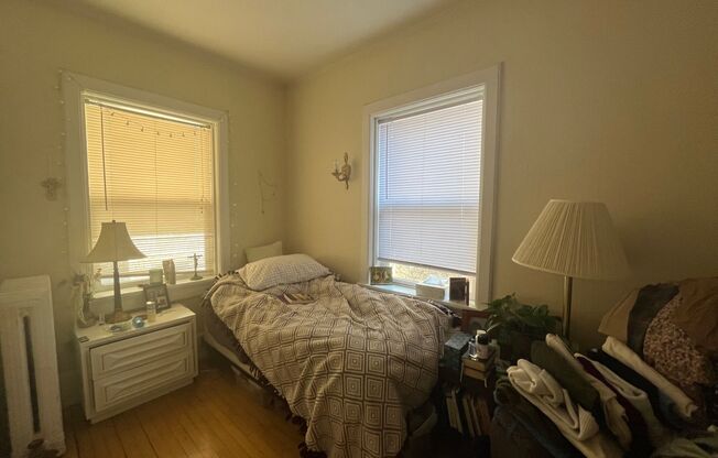 4 beds, 2 baths, $2,295, Unit 10