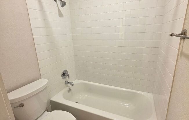 2 beds, 1 bath, 900 sqft, $1,321, Unit ELP2202-336