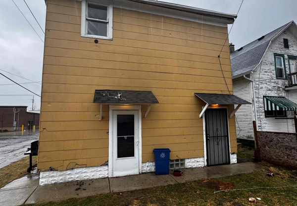 1213 MONTROSE AVE