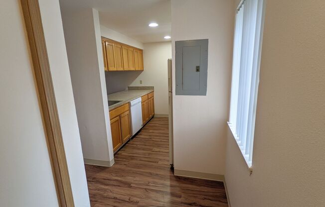 1 bed, 1 bath, 650 sqft, $1,195, Unit 11