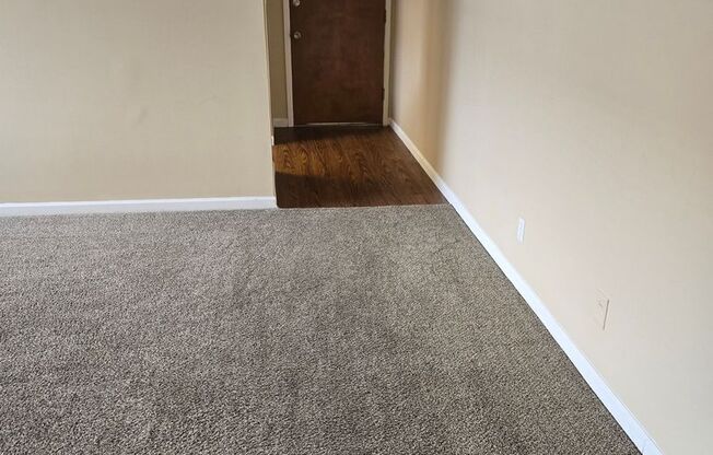 2 beds, 1 bath, 900 sqft, $940, Unit 92