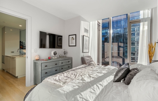 1 bed, 1 bath, 646 sqft, $5,300, Unit 1719