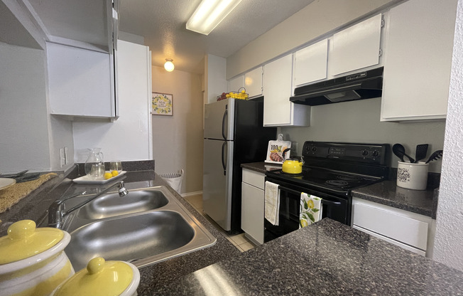2 beds, 1 bath, 784 sqft, $1,099