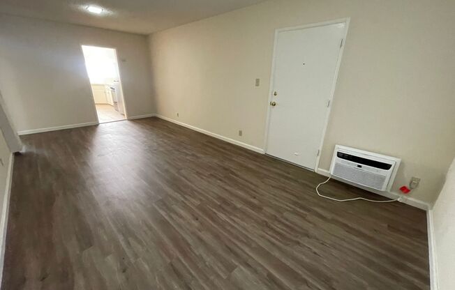 2 beds, 1 bath, 888 sqft, $2,190, Unit 114