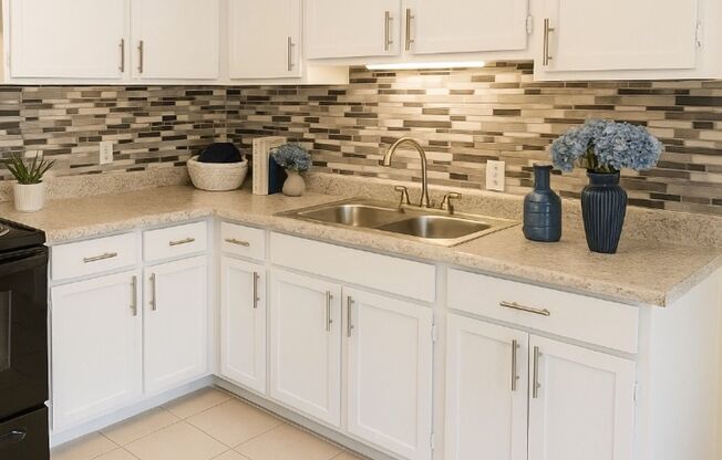 2 beds, 1 bath, 900 sqft, $1,249, Unit 06