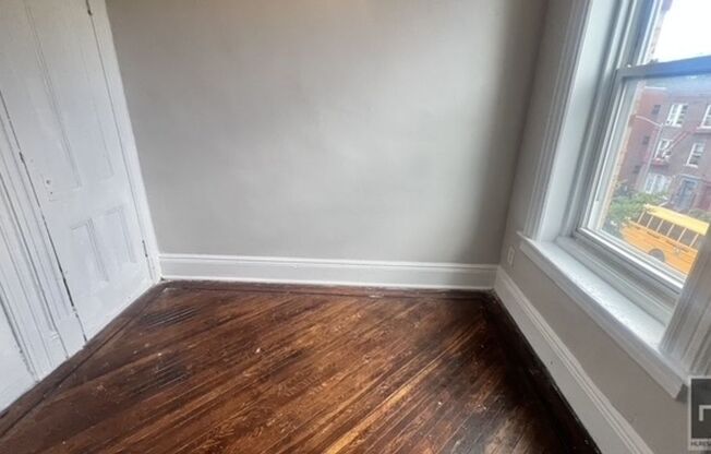 1129 ROGERS AVE