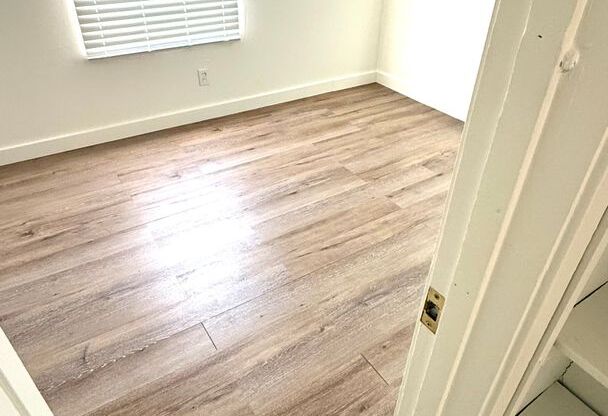 Adorable 3 bed/1.5 bath house with yard