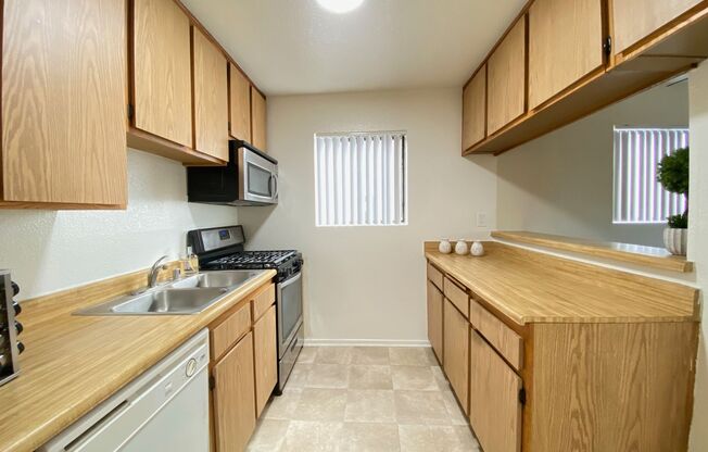 40-Unit Apartment Property in PRIME Van Nuys/Sherman Oaks Location
