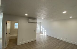 Studio, 1 bath, $999, Unit 05