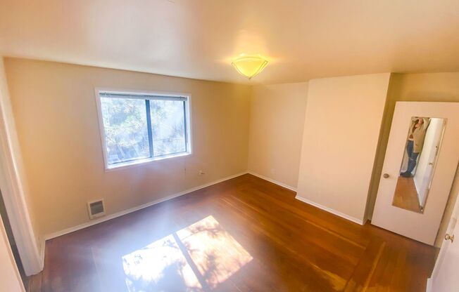 Studio, 1 bath, 390 sqft, $1,150, Unit 10
