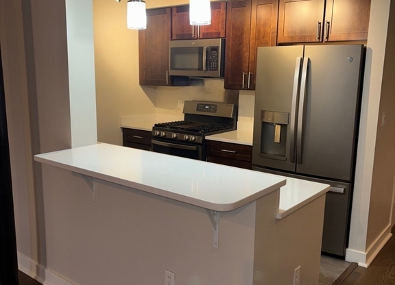 2 beds, 2 baths, 1,425 sqft, $3,000, Unit 355