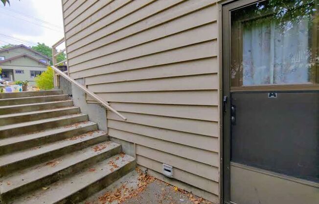 Adorable Maple Leaf ADU with Private Entrance- 2 Bedroom\1 Bathroom