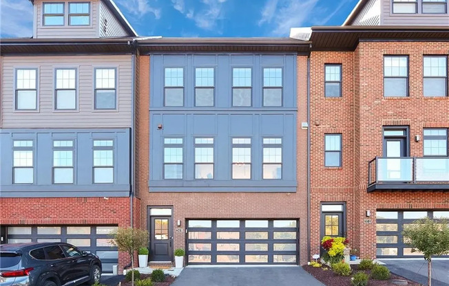 Radiant 3 bed, 2.5 bath home in Peters Township available August 15!