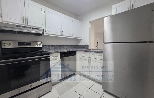 2 beds, 1 bath, 896 sqft, $2,075, Unit A102