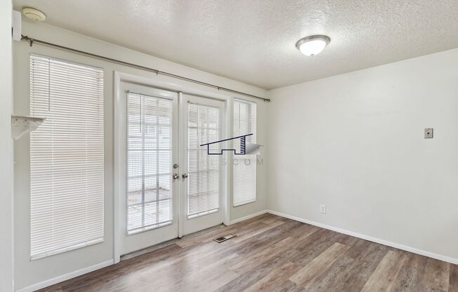 Centerville 2 Bedroom 1.5 Bathroom Townhouse!