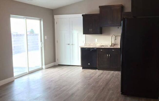 3 beds, 2 baths, $1,595