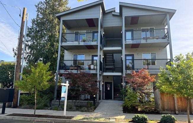 2 beds, 1 bath, $1,995, Unit # 201