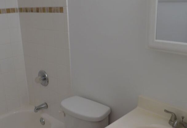 Studio, 1 bath, 450 sqft, $1,295, Unit 307