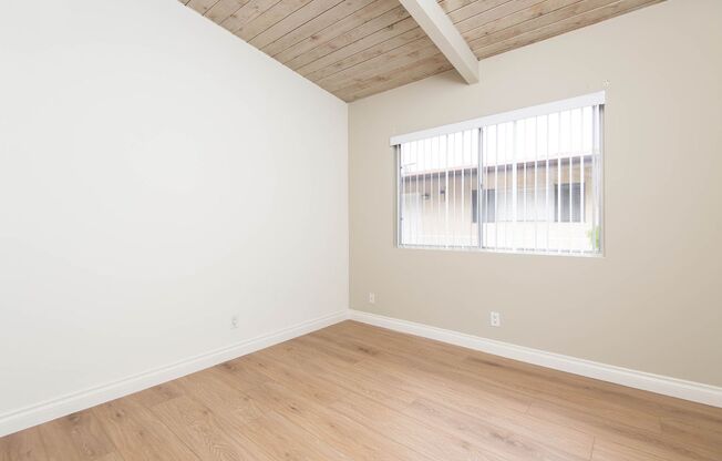 3 beds, 1.5 baths, 1,030 sqft, $3,650, Unit 11