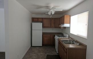 1 bed, 1 bath, $775, Unit 444 Long - Unit 1