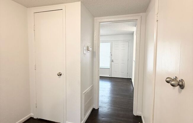 2 beds, 1 bath, $925, Unit SC553