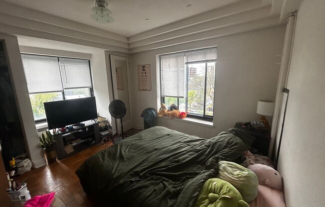 2 beds, 1 bath, $1,375, Unit 510