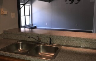 Beautiful updated 2 br townhouse