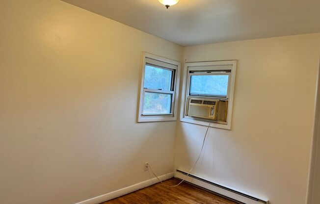 2 beds, 1 bath, $1,200