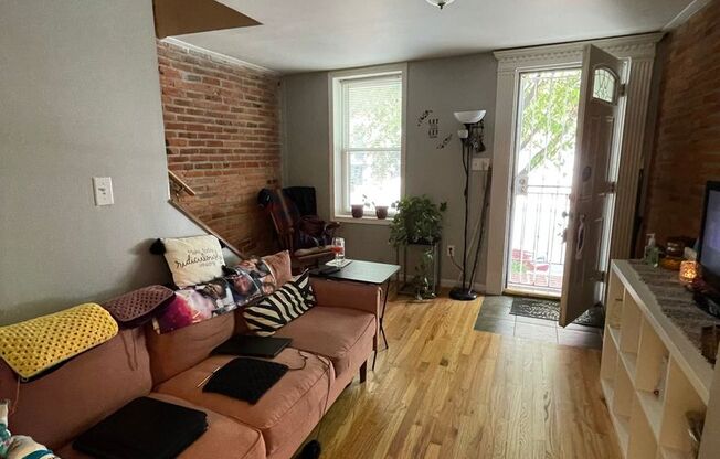 Charming 2 Bedroom/2 Bathroom Townhome in Pigtown, MD!