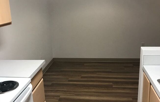 2 beds, 1 bath, 950 sqft, $1,550, Unit D-02