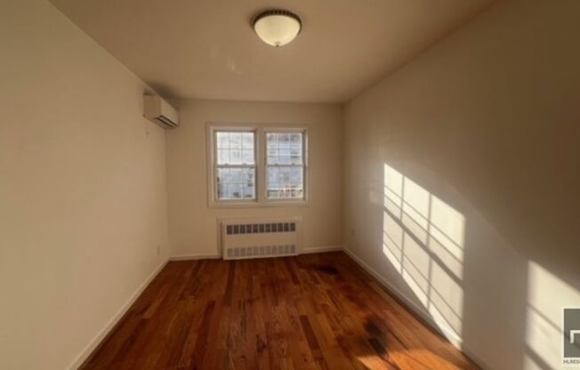 2 beds, 1 bath, $2,800, Unit 2