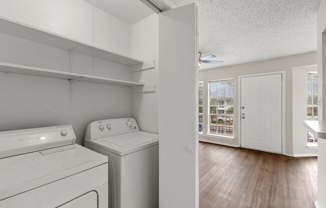 2 beds, 1 bath, $950, Unit 11