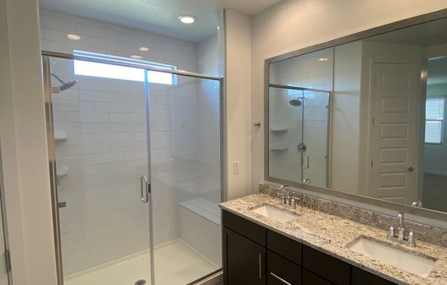 5 beds, 3 baths, $2,745