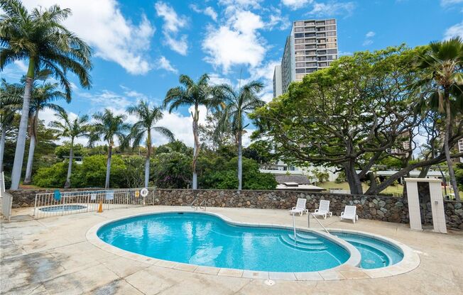 Convenient Condo in the Pearlridge Area