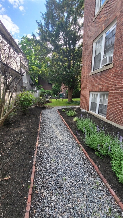2 beds, 1 bath, 916 sqft, $4,000, Unit 27