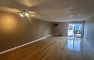 3 beds, 2.5 baths, 1,380 sqft, $3,500, Unit 5