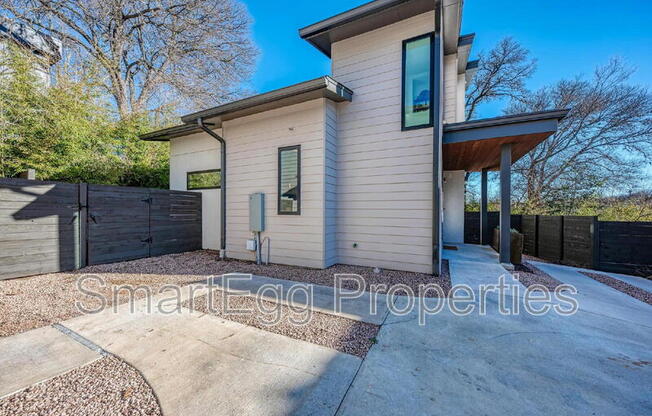 1205 DELONEY ST