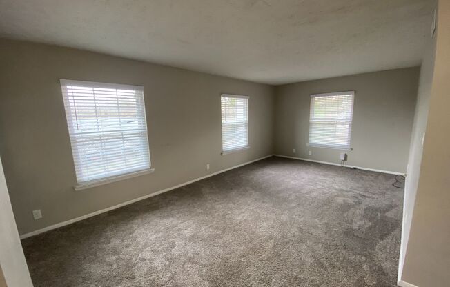 2 beds, 1 bath, 1,000 sqft, $1,365, Unit 11