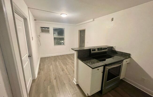 2 beds, 1 bath, 650 sqft, $1,400, Unit Unit 8