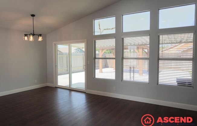 Beautiful Home Located in Rosedale!