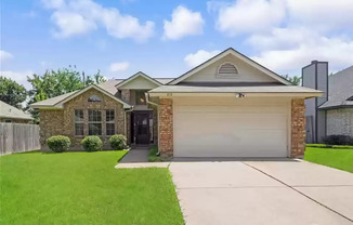 810 Castleview Dr, Arlington, TX 76001