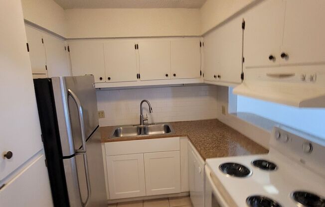 2 beds, 1.5 baths, $1,050, Unit 7