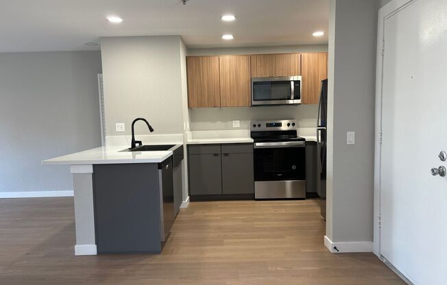 1 bed, 1 bath, 726 sqft, $2,765, Unit A-415