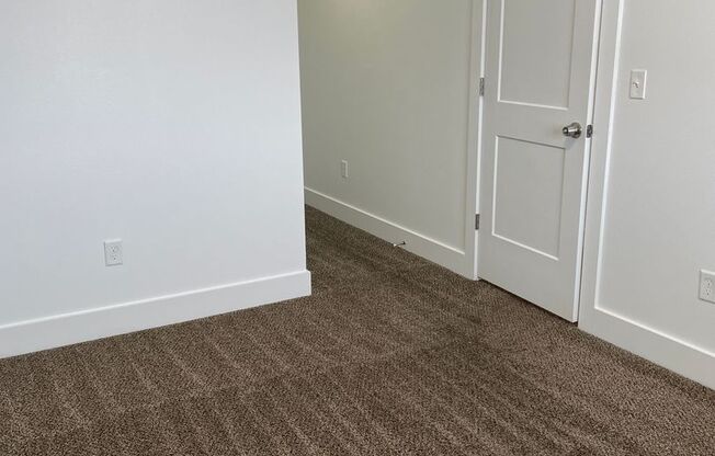3 beds, 2.5 baths, 1,350 sqft, $1,550, Unit B6