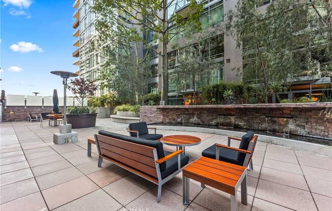 1 bed, 1 bath, 990 sqft, $3,900